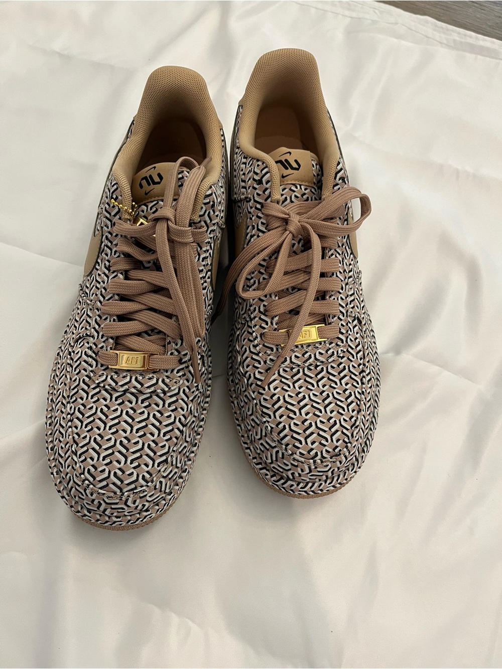 Nike Tan and Black Patterned Air Force 1 Low Sneakers United in Victory - Picture 3 of 8